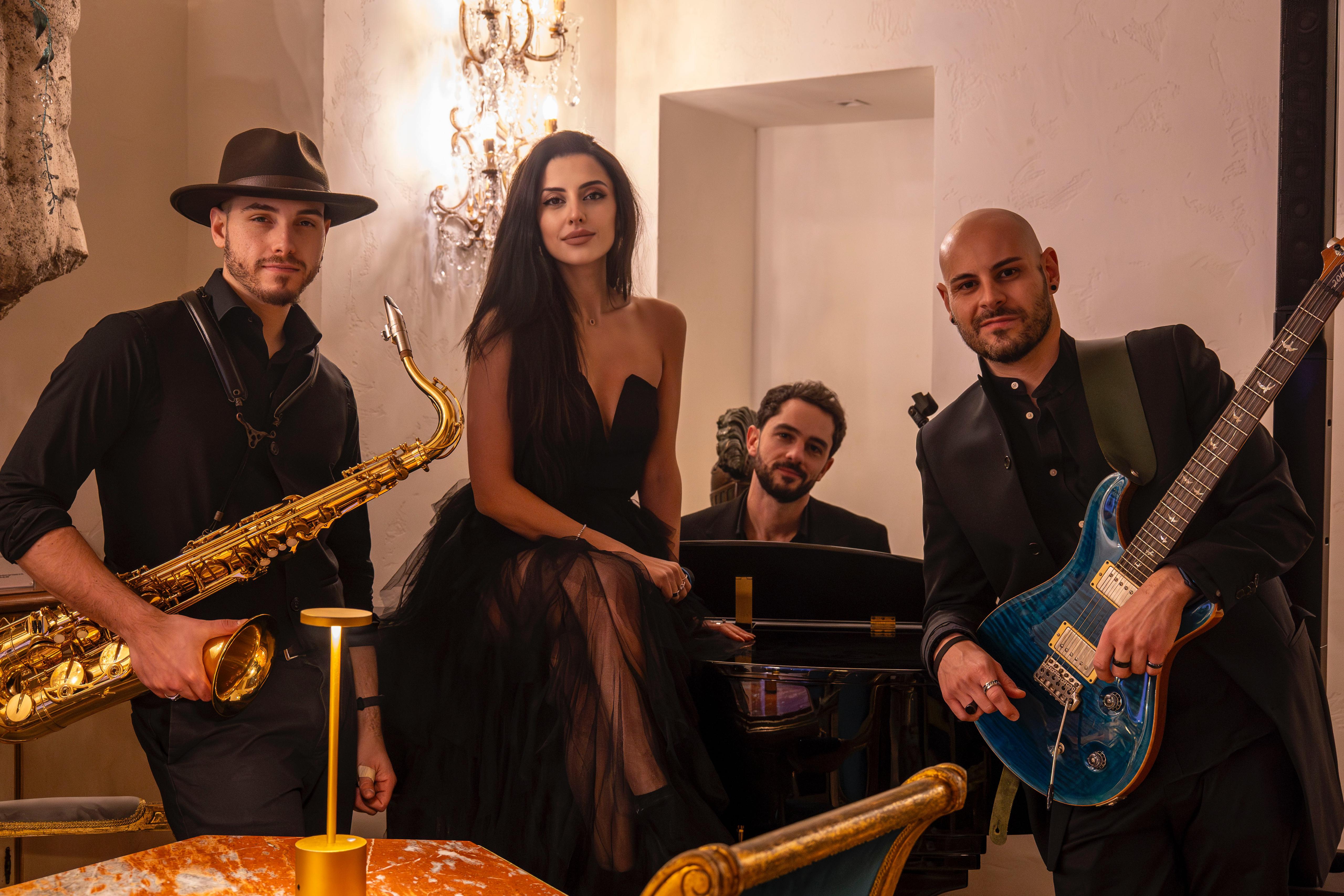 Il team Birò Events al pianoforte